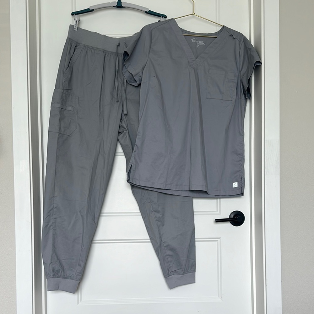 Uniform Advantage Gray Scrub Set